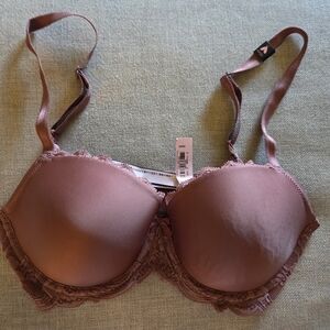 Elegant Lace Trimmed Bra in Mauve